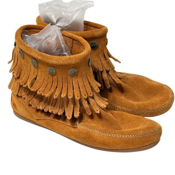 Minnetonka Womens Double Fringe Suede Studded Moccasin Boots Side Zip Sz 7 Tan - Picture 1 of 11